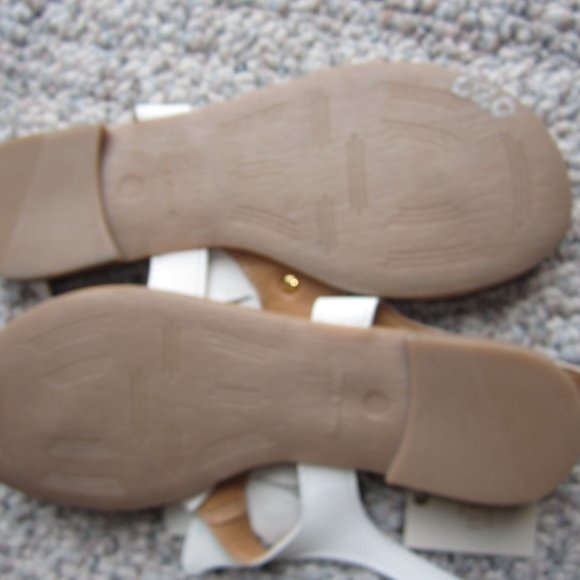 Mariella Thong Flower Sandal - Picture 11 of 12